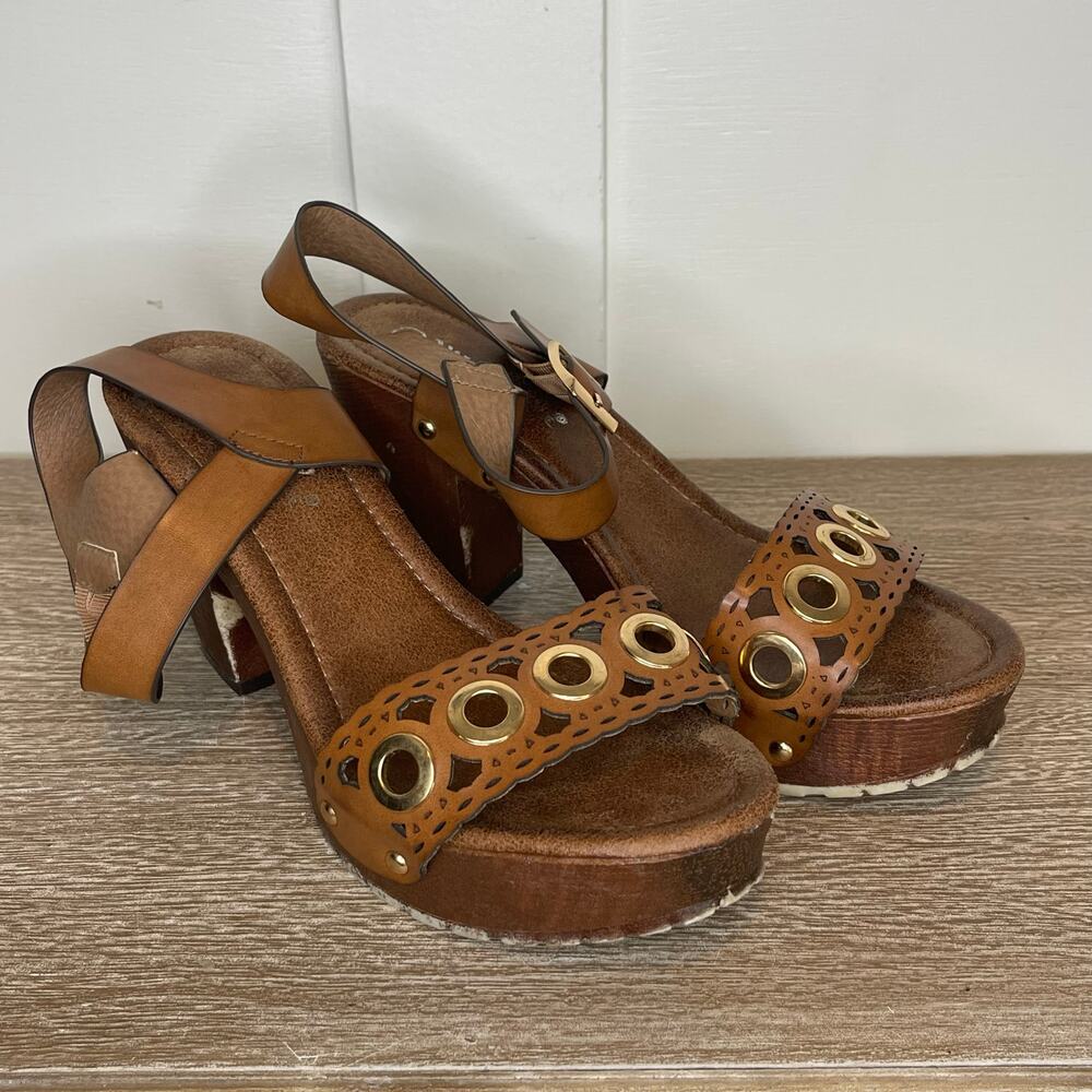 Nature Breeze Heel Gromet Cutout Scalloped Chunky Stacked‎ Sandal 7.5 Festival